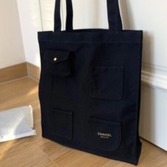 Chanel Make Up Bag Tote - Picture 1 of 10